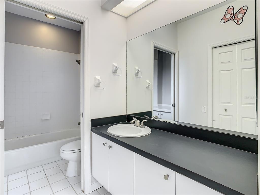 En-suite bath Bedroom 4