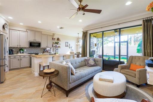 Living room/kitchen/dining