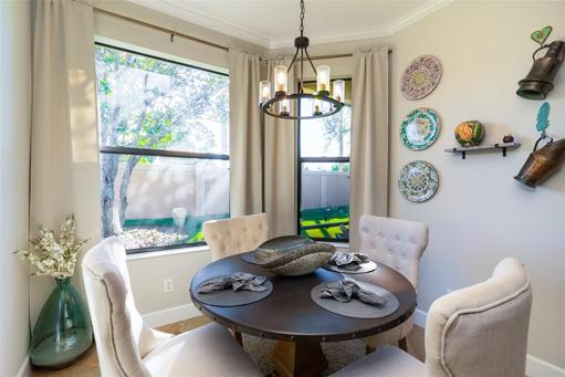 Eat-in kitchen