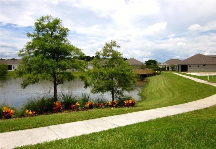 Community Deck overlooking Lake