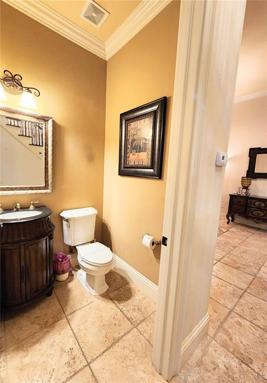 1st Floor Half Bath Near Laundry Room & Foyer Dimensions (5x5)