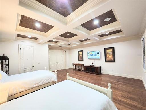 2nd Floor Bedroom 3: Dimensions (20x22)  Tray Ceilings