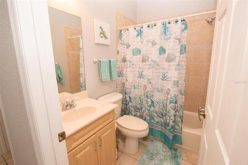 Guest bathroom with tub/shower combination