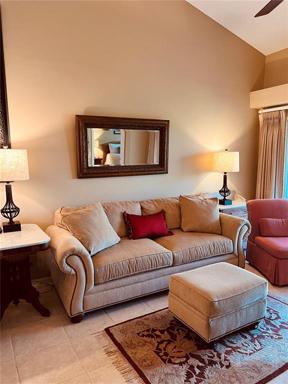 LIVING ROOM SEATING
