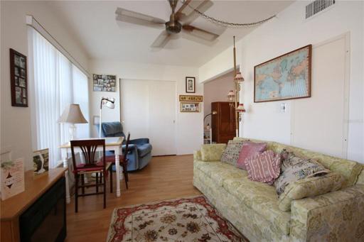 Sunny Florida room