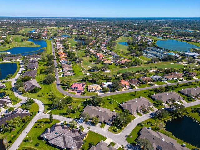 5 minutes from Gulf Gate Library, shops, golf