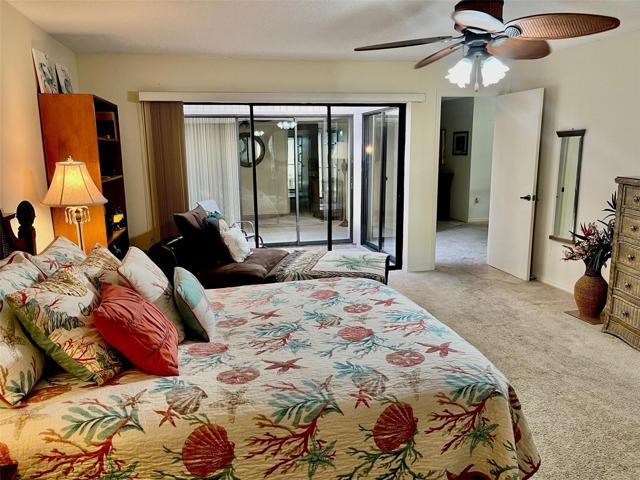 Main bedroom with ensuite bathroom, walk-in closet