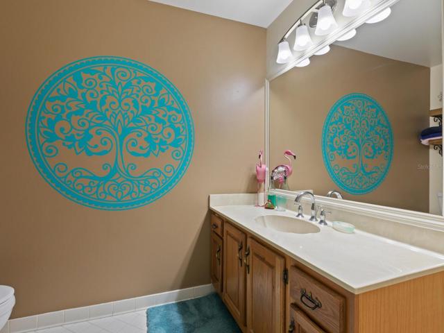 Bathroom 2 to use en-suite or as powder room