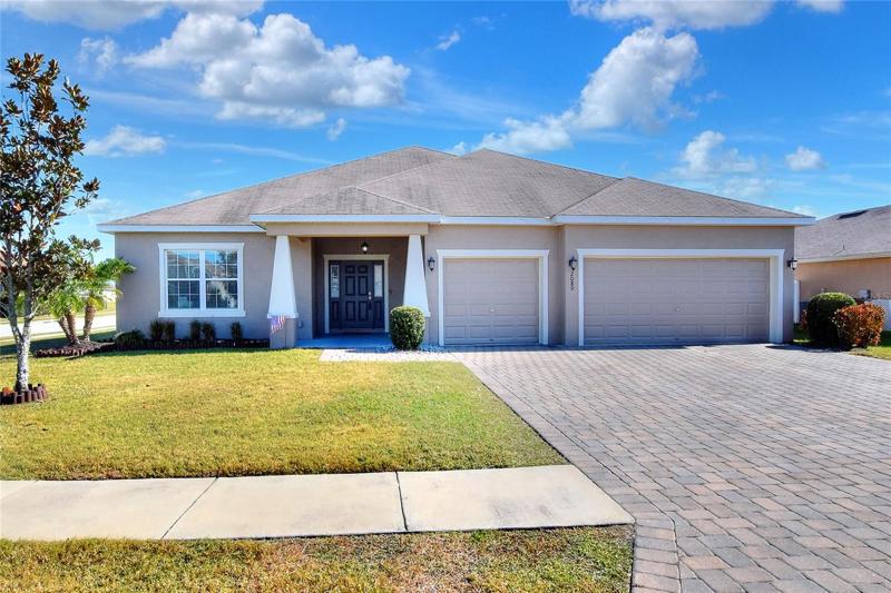 Front of the home with a 3 garage
