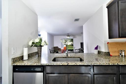 spacious counter and breakfast bar