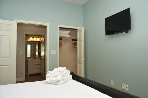 2nd Bedroom Entrance Hall to Bathroom