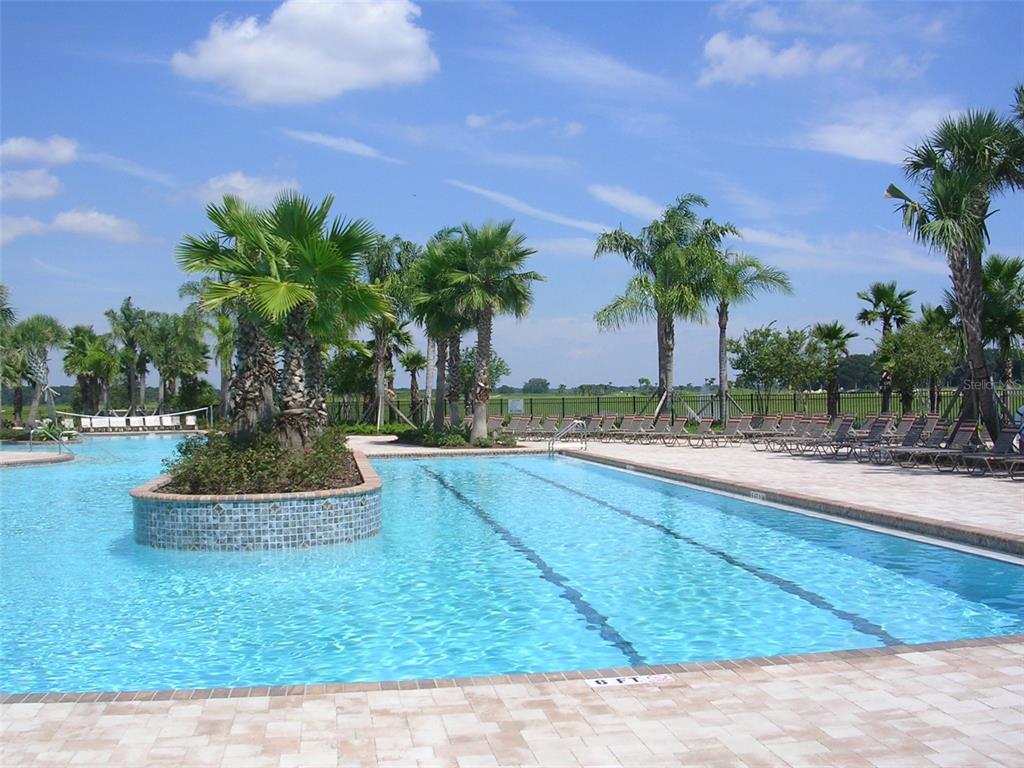 Outdoor Resort-style Pool