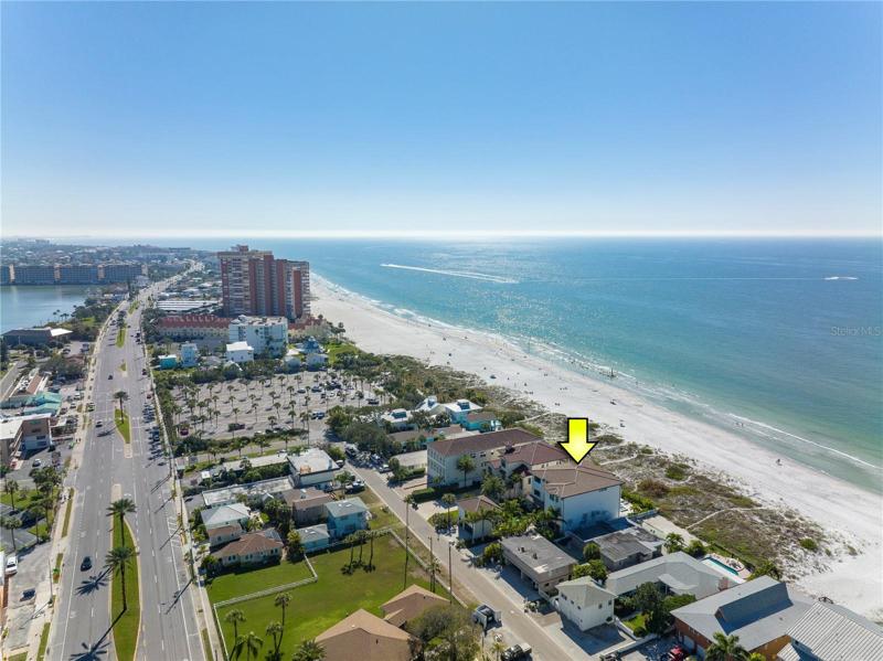 Amazing location on Reding Shores.  You can see the park right across the street.  Walk to community fave restaurant right on the corner.