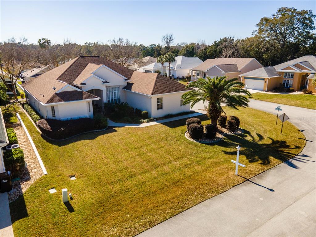 BEAUTIFUL 3/2/2 PALM BEACH MODEL HOME WITH GOLF CART BAY AND LARGE LANAI IN OAK RUN THE FOUNTAINS NEIGHBORHOOD.