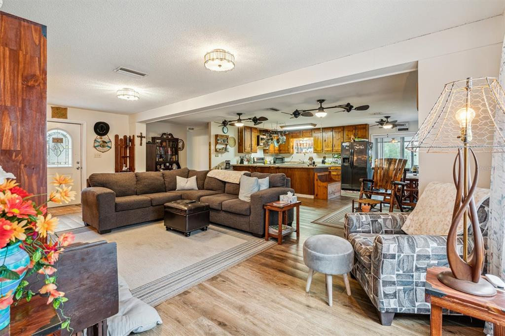 Living room 4