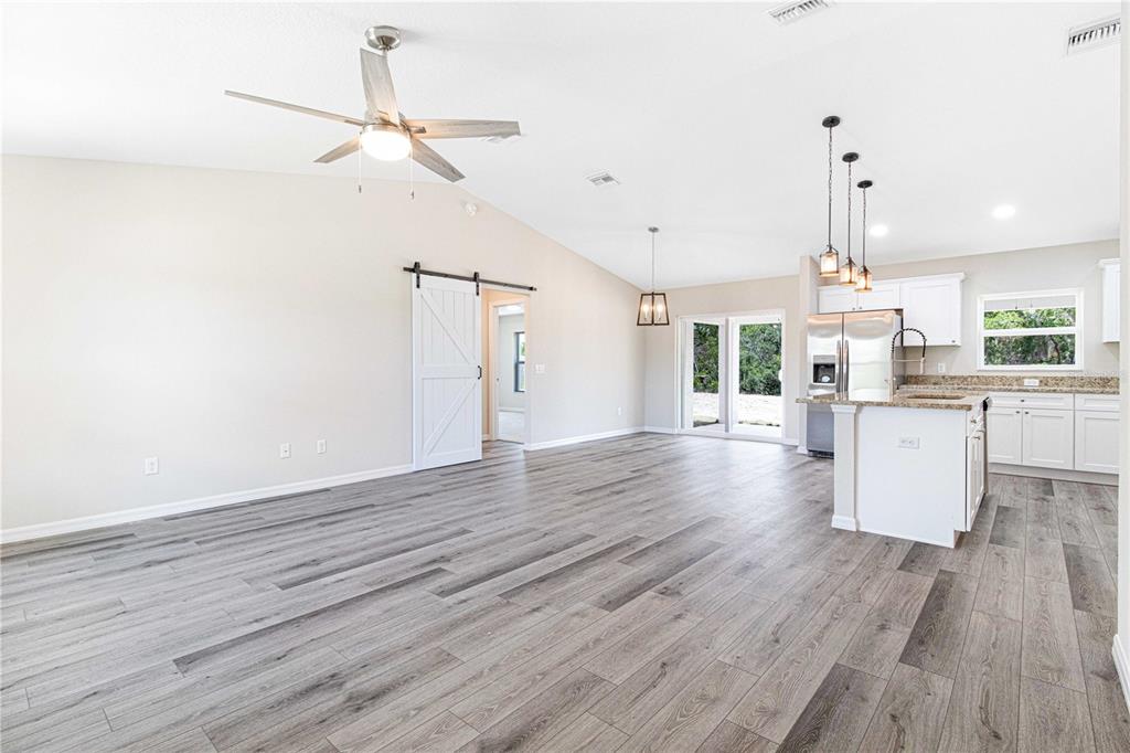 Living room/kitchen area