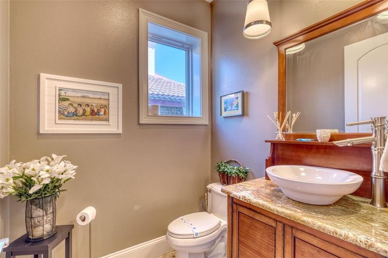 Main level 1/2 Bath