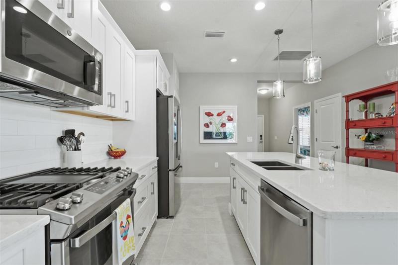 STAINLESS APPLIANCES