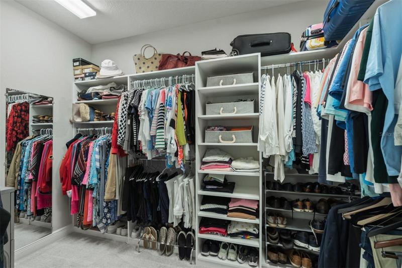 CUSTOM  CLOSETS BY DESIGN