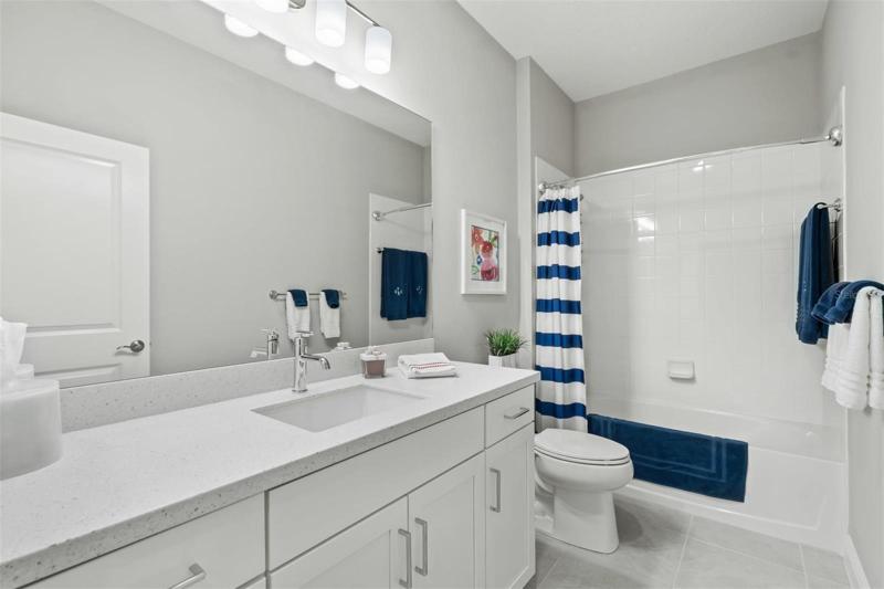 SECOND BATHROOM W/ TUB