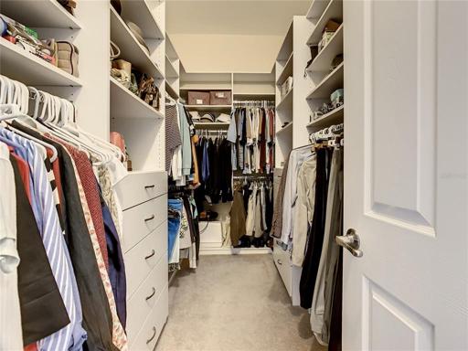 SUITE  2 CUSTOM CLOSET