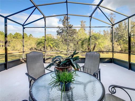 LARGE EXTENDED LANAI