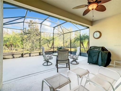 LARGE EXTENDED LANAI