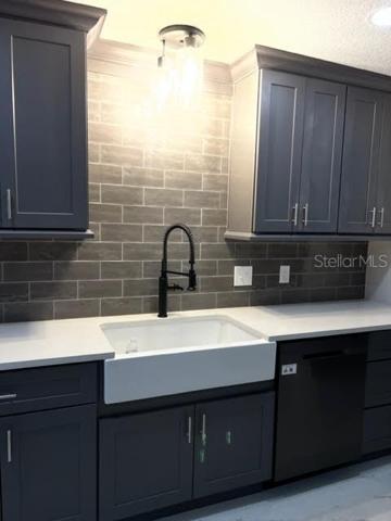 Lovely Backsplash outlines the Quartz