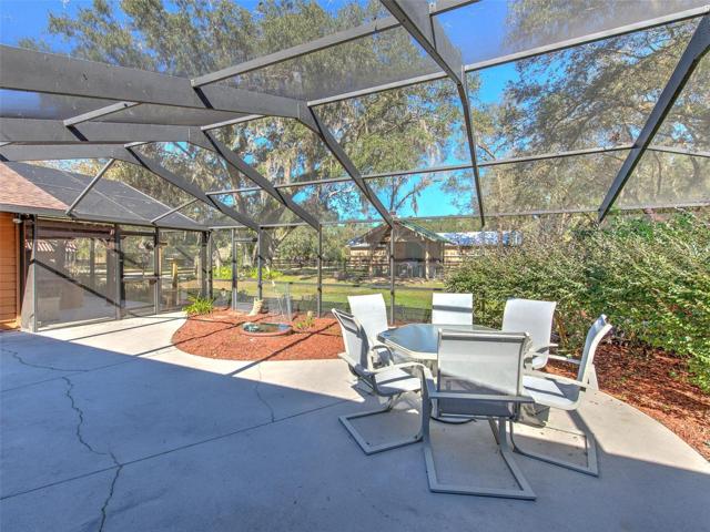 HUGE Screened in back lanai