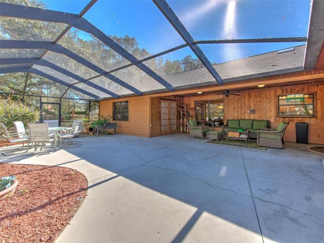HUGE screened in back lanai