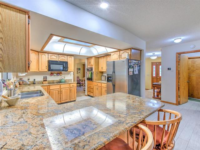 Kitchen with breakfast bar