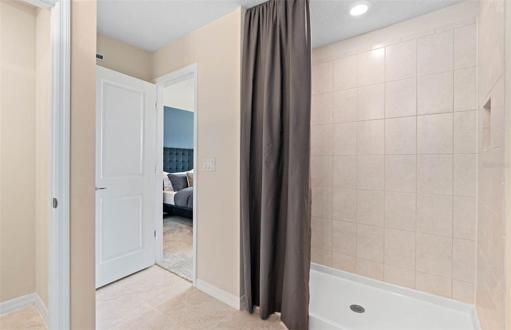 Owner's Bathroom *Model Home Design – Pictures are for illustration purposes only. Elevations, colors and options may vary. Furniture is for model home only.