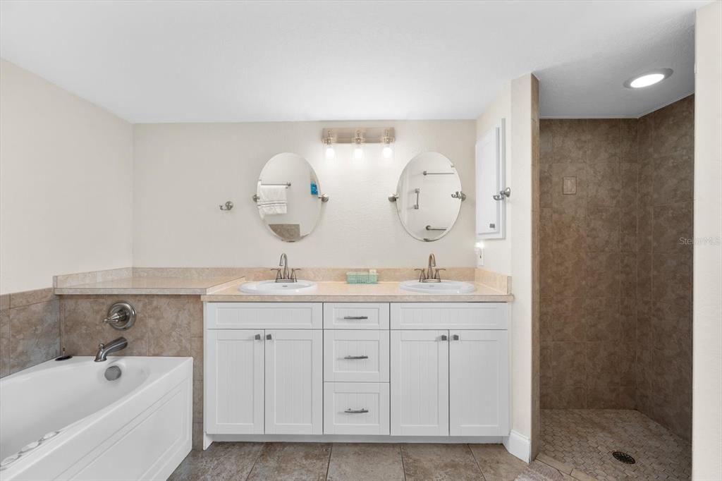 Master Bathroom w/dual sinks