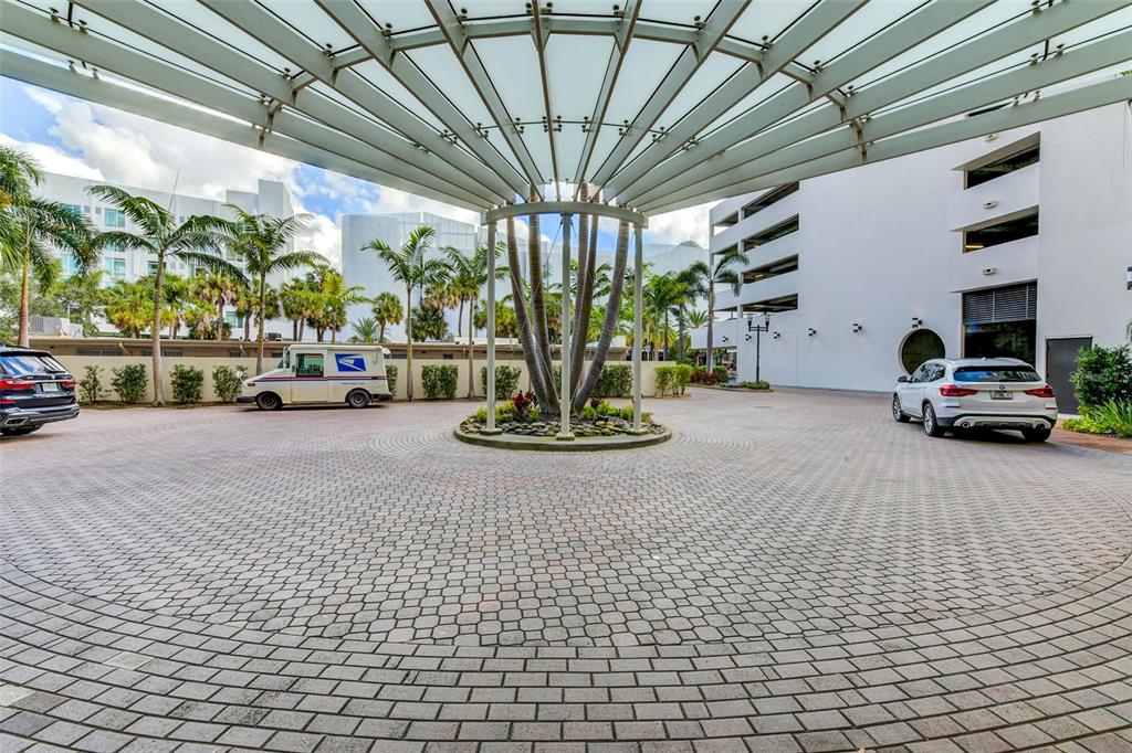 N Palm Valet Entrance
