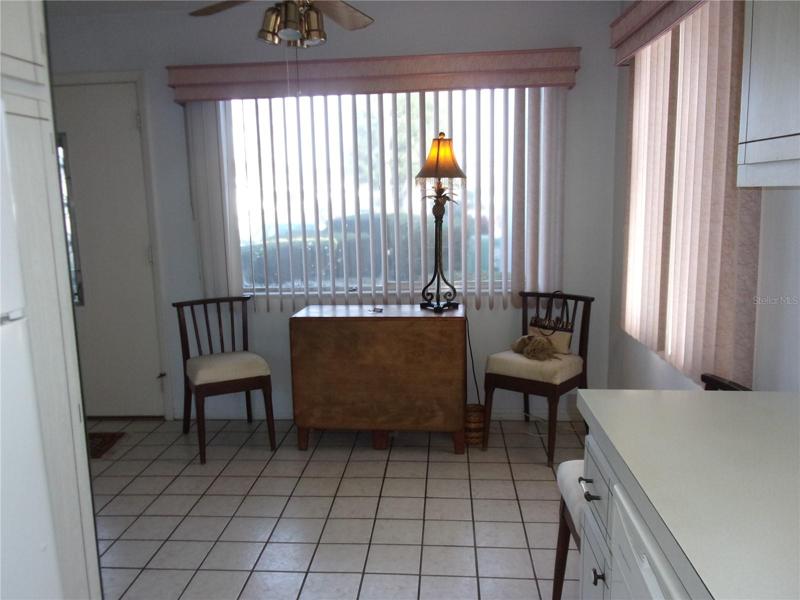 CORNER UNIT WITH ADDITIONAL WINDOWS