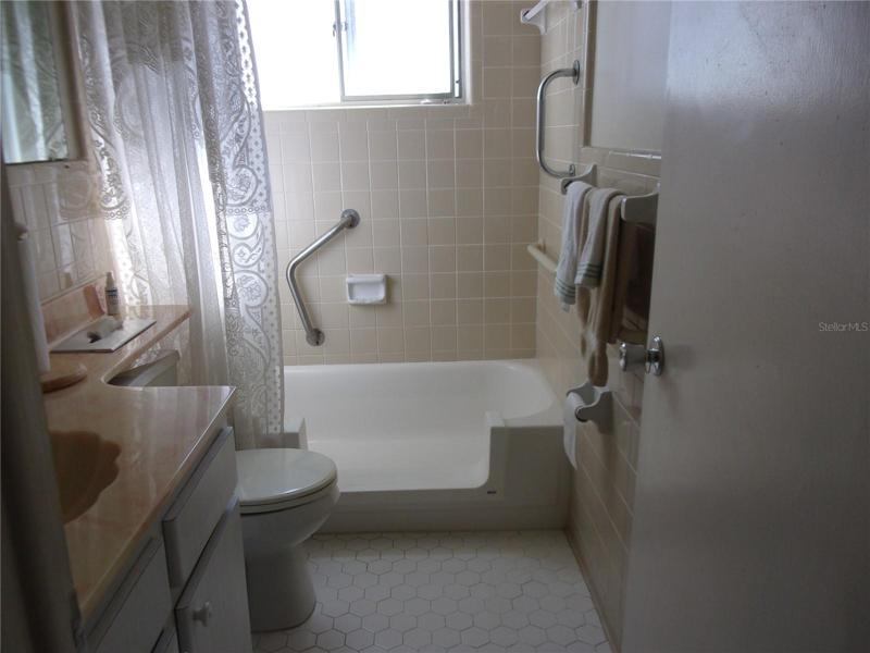 CUSTOM WALK-IN SHOWER