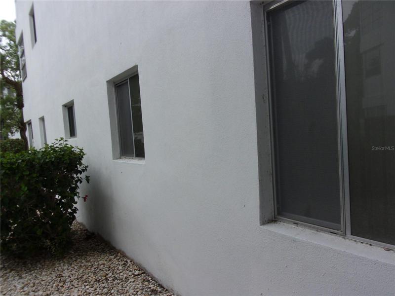 SIDE WINDOWS