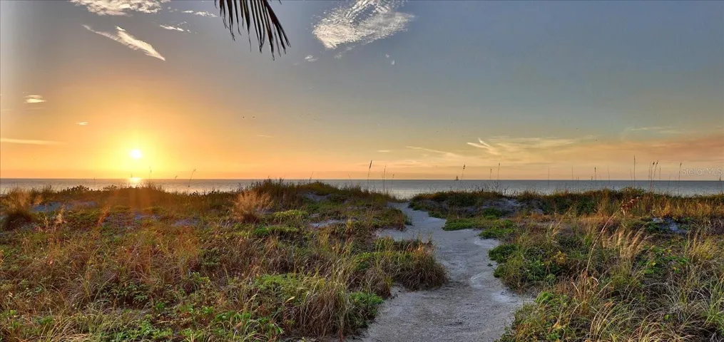 Private Walking Path to the Beach