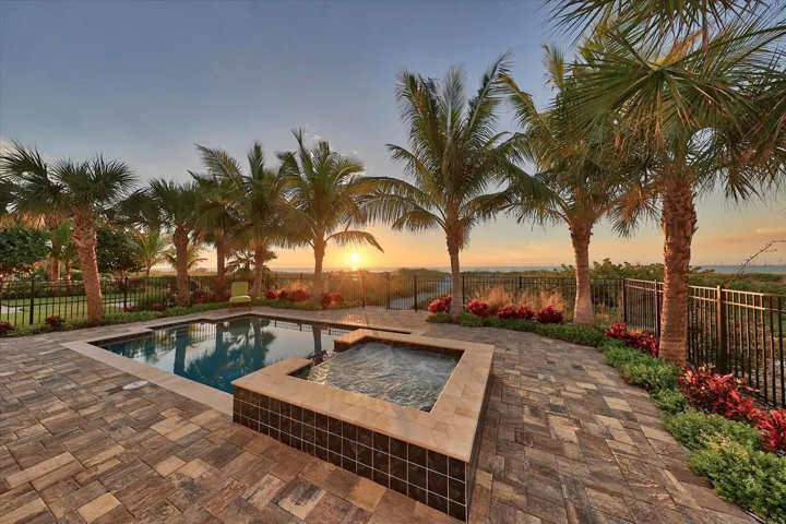 Backyard / Pool & Spa