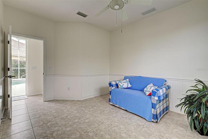 Office/4th bedroom