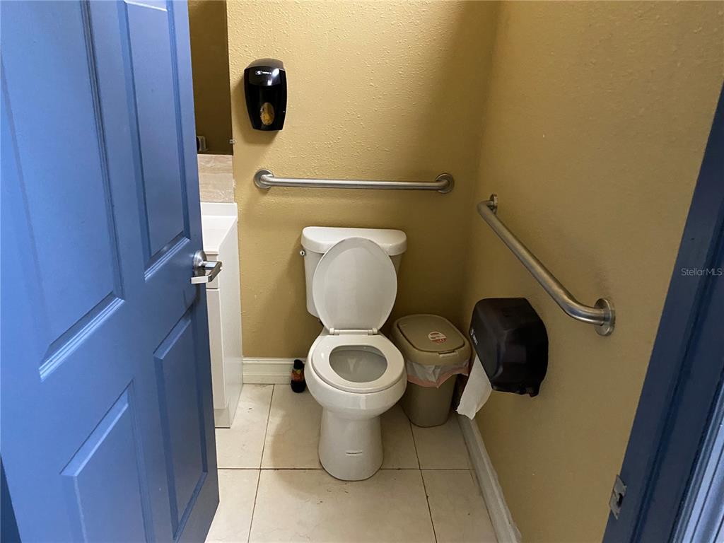 2nd Ladies Room