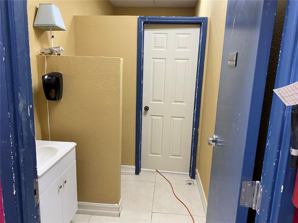 Mens Room