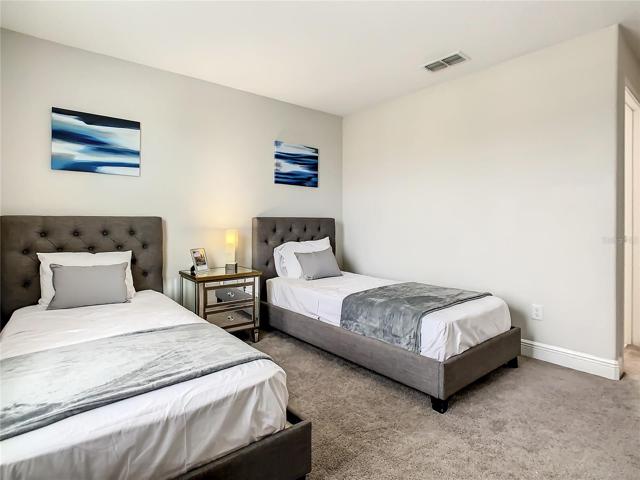 Twin bedroom