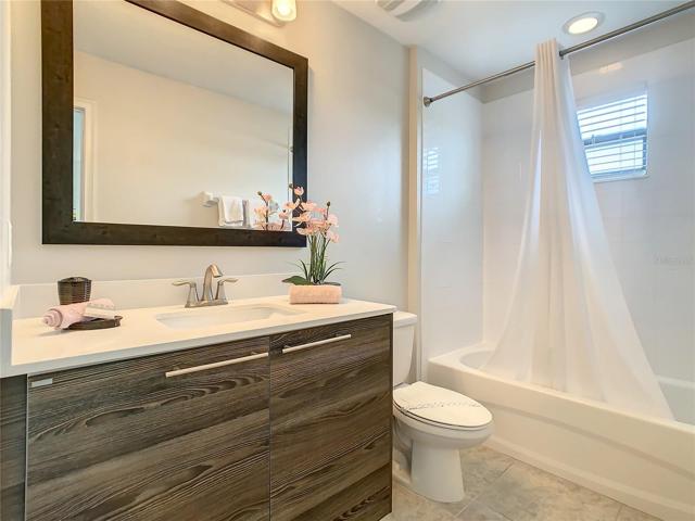 En-suite to twin bedroom.