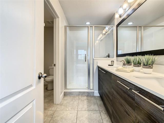 En-suite to king bedroom.
