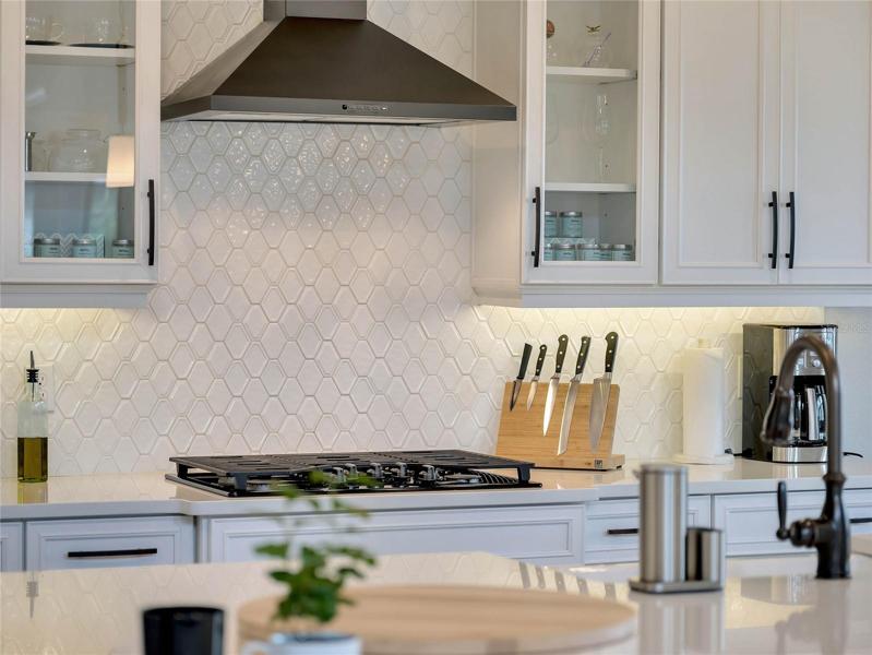 Chic hardware finishes in kitchen