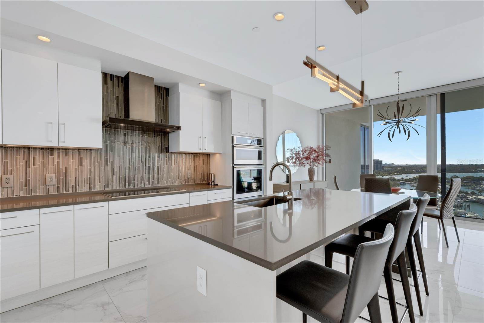Breakfast bar for addiitonal seating