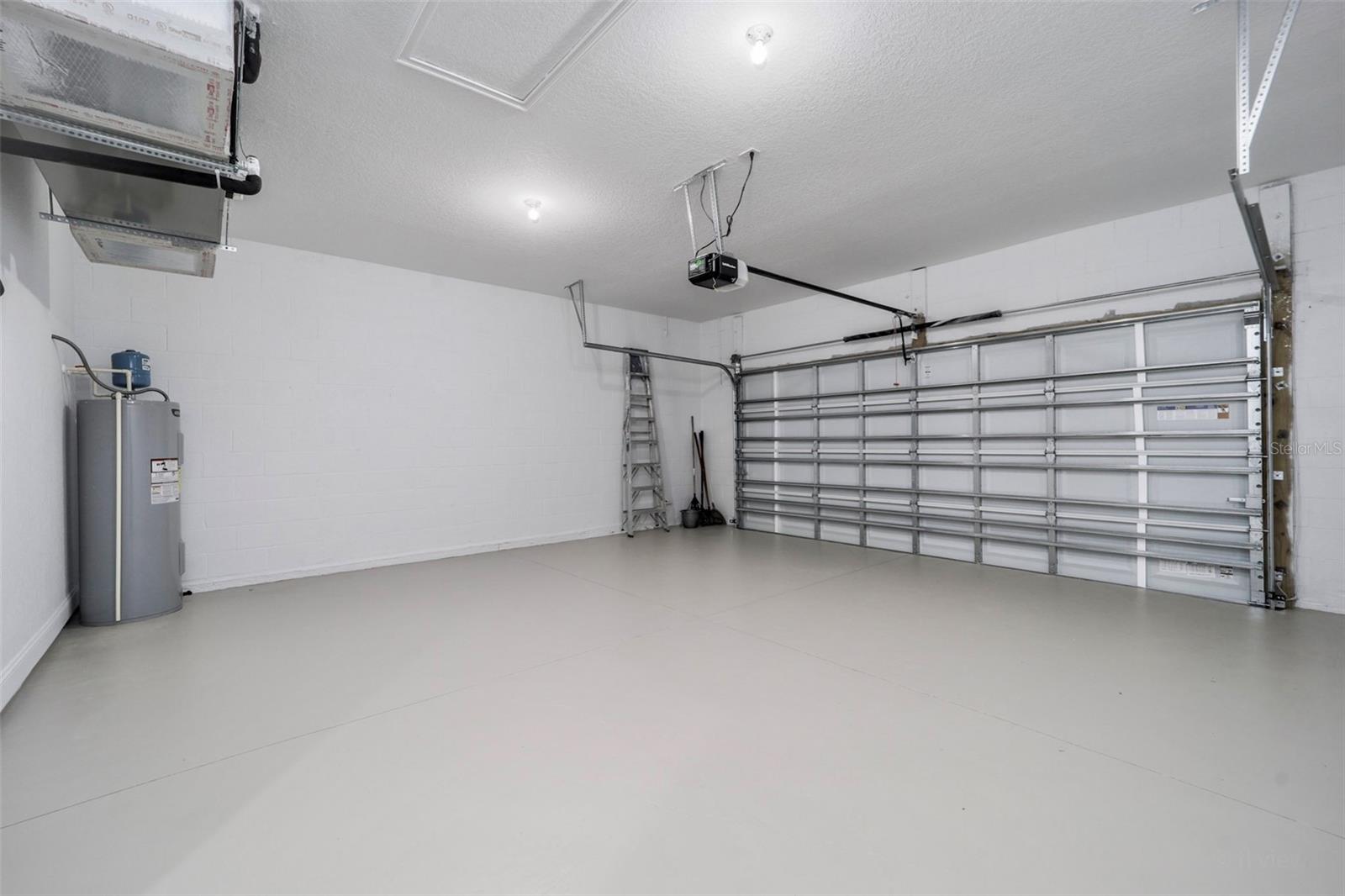 Oversized 2 car garage