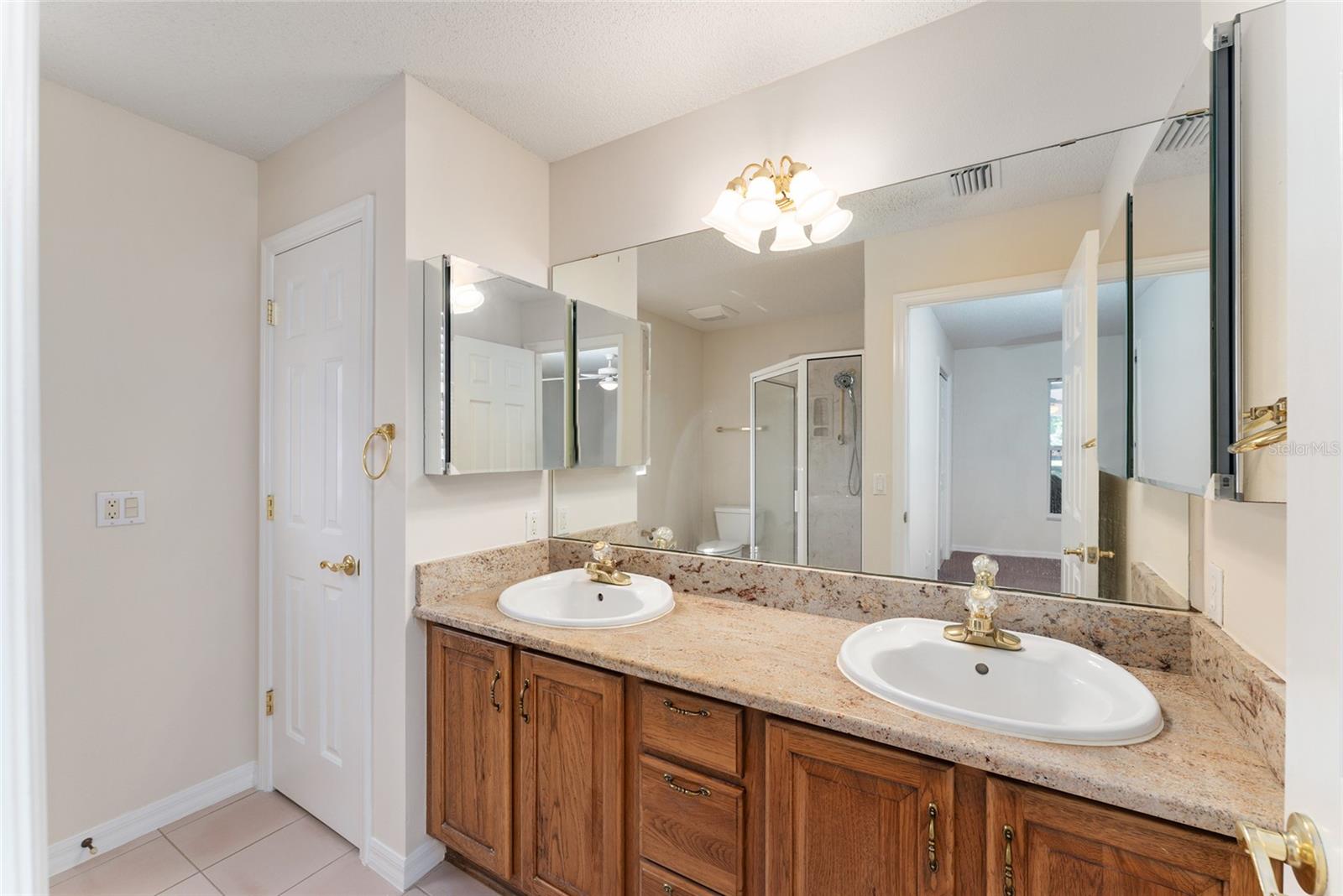 MASTER BATHROOM w/ matching CREMA BORDEAUX GRANITE countertops &amp; DUAL SINKS/VANITY. LINEN CLOSET on L.