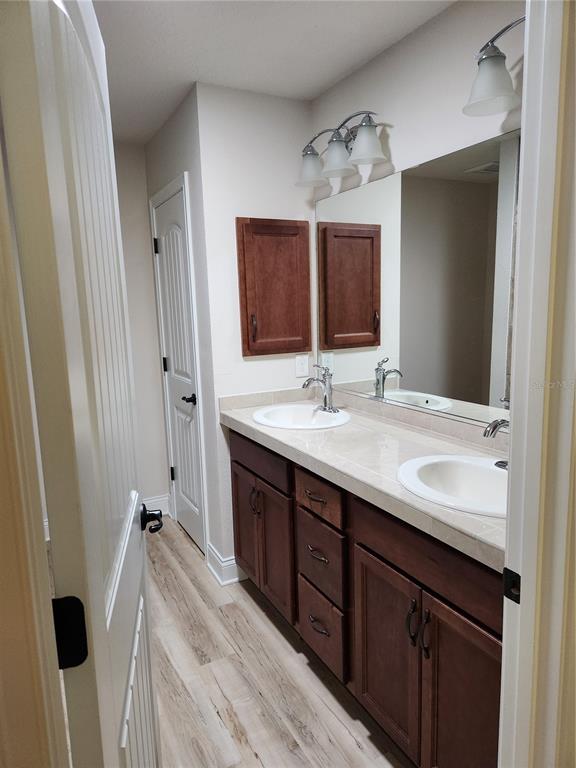 Master Vanity